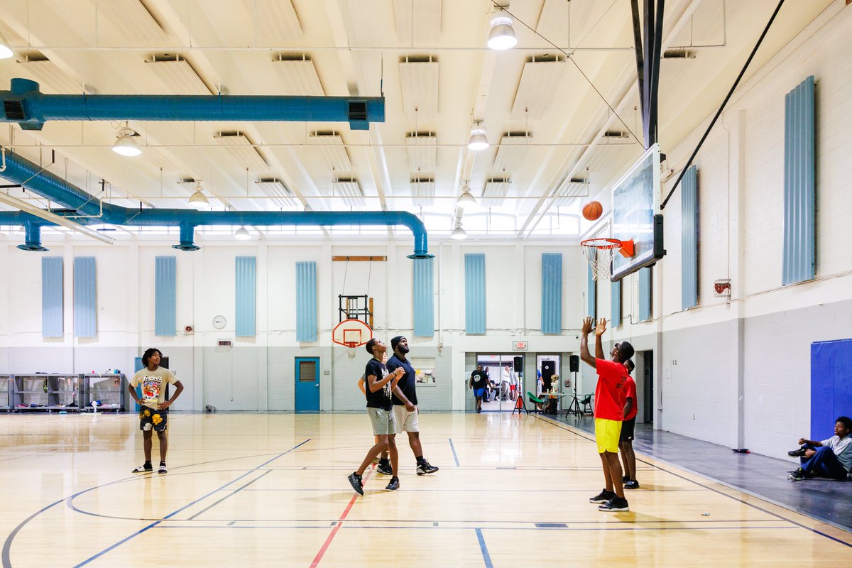☀️ Safe Summer Fridays continue! Looking for something fun (and free) to do on Friday night? Youth ages 12–16 are invited to Campbell Park Rec for open gym, games, movie nights, and more! 

🕕 6–11 p.m. 
📅 Friday, June 20
📍 Campbell Park Rec 

More info: stpete.org/safesummer