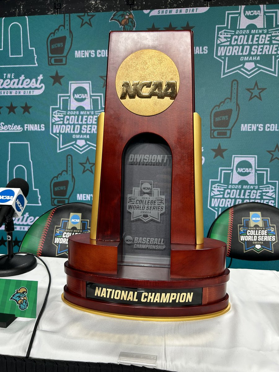 JacquesDoucet's tweet image. Eyes on the prize… @LSUbaseball #LSU #CWS