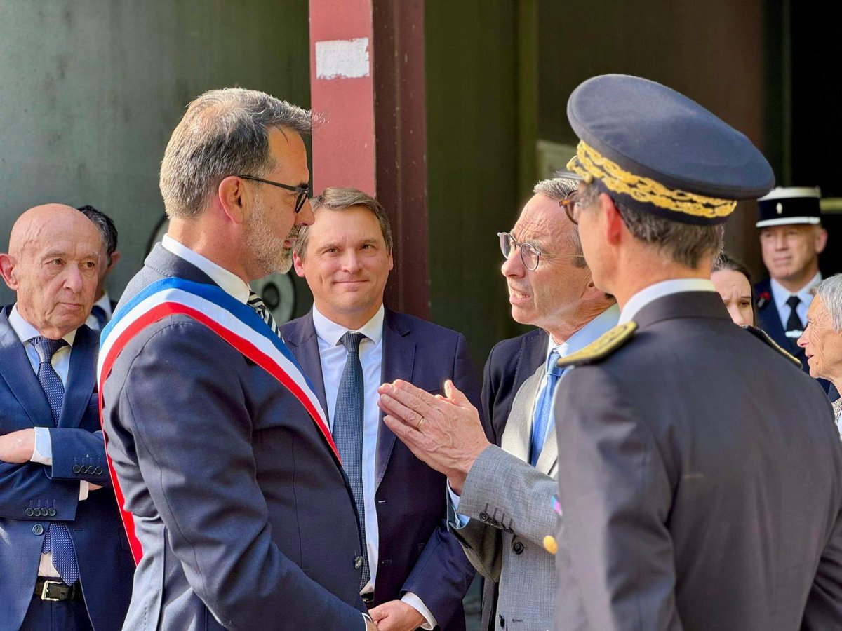 Nicolas Ray (@nicolasray03) on Twitter photo 🇫🇷 Hier en présence du ministre de l’intérieur <a href="/BrunoRetailleau/">Bruno Retailleau</a> , nous avons posé la 1ère pierre du nouveau commissariat de Vichy.
➡️ Il s’agit d’une étage majeure pour ce dossier initié il y a près de 20 ans.
📍Installé place Charles-de-Gaulle, dans les anciens locaux d’EDF, 🇫🇷 Hier en présence du ministre de l’intérieur <a href="/BrunoRetailleau/">Bruno Retailleau</a> , nous avons posé la 1ère pierre du nouveau commissariat de Vichy.
➡️ Il s’agit d’une étage majeure pour ce dossier initié il y a près de 20 ans.
📍Installé place Charles-de-Gaulle, dans les anciens locaux d’EDF,