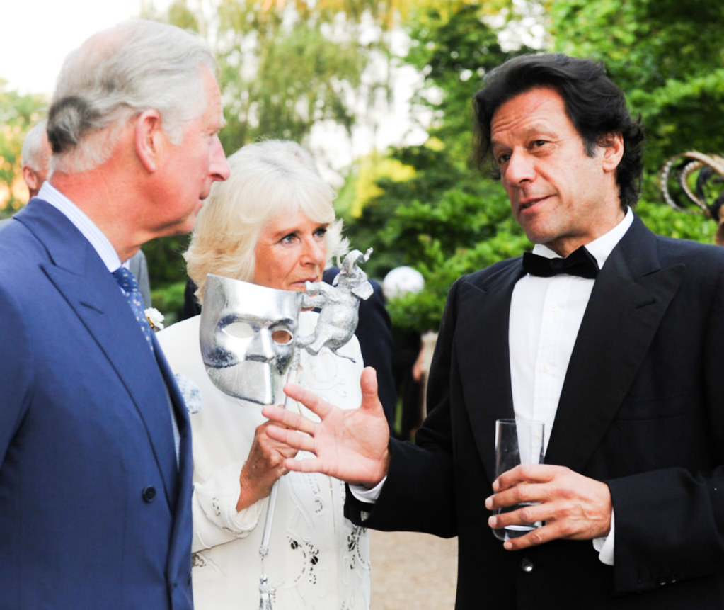 انصافینز سب یہ ٹرینڈ #حبسِ_بےجا_میں_قید_شہزادہ شروع کریں کیونکہ بادشاہوں جیسی زندگی گزارنے والا شخص اس وقت قوم کی غلامی کی سزا کاٹ رہا ہے
خان کی قید تنہائی پر سب آواز اٹھائیں 💔