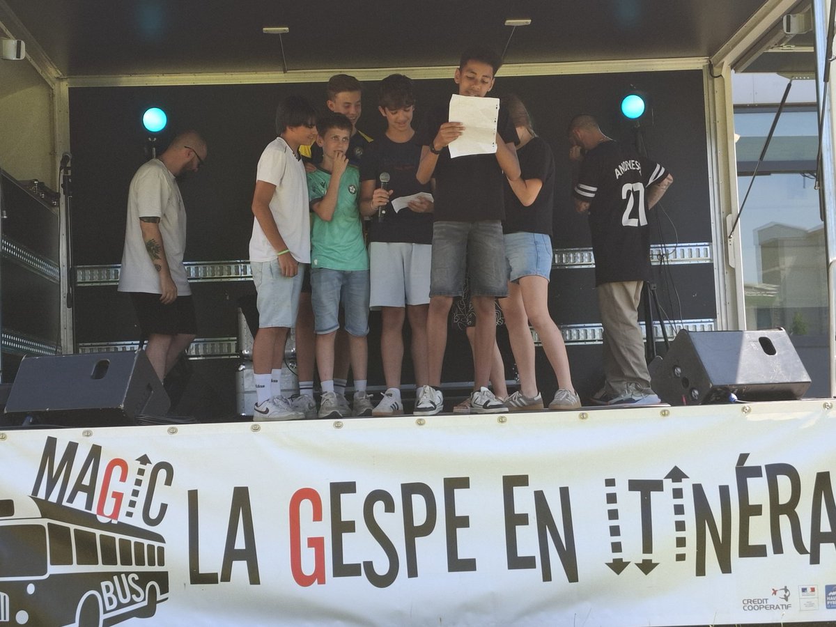 Internats d'excellence de l'académie de Toulouse (@iexactlse) on Twitter photo Accompagnés par le groupe de rap Bigourdan Milit'ANTS, les 4e du collège PMF, Vic-en-Bigorre ont enflammé la scène du Magic Bus de la #Gespe: des textes poétiques, forts qu'ils ont partagés avec leurs camarades venus nombreux pour les encourager malgré la chaleur! <a href="/DAACToulouse/">DAAC Toulouse</a> Accompagnés par le groupe de rap Bigourdan Milit'ANTS, les 4e du collège PMF, Vic-en-Bigorre ont enflammé la scène du Magic Bus de la #Gespe: des textes poétiques, forts qu'ils ont partagés avec leurs camarades venus nombreux pour les encourager malgré la chaleur! <a href="/DAACToulouse/">DAAC Toulouse</a>