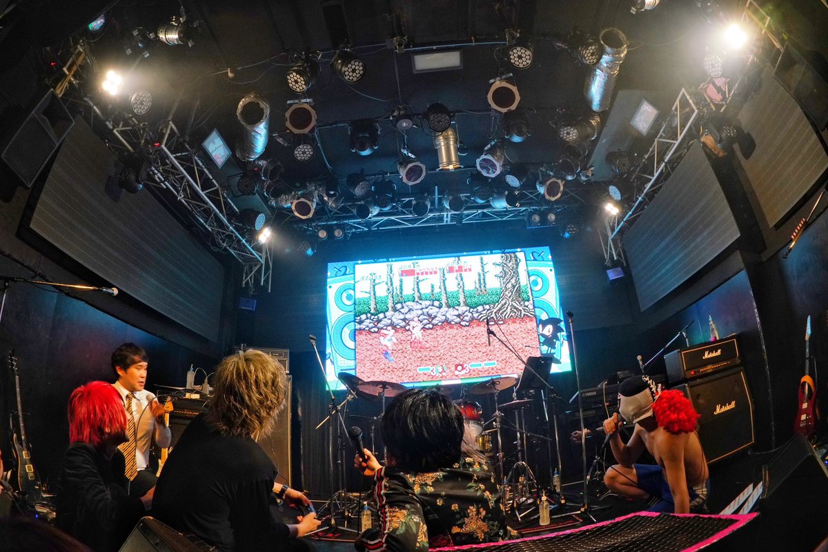 ライブの途中にいきなりゴールデンアックスのタイムアタック大会やるの、訳わかんなすぎてサイコーだった。