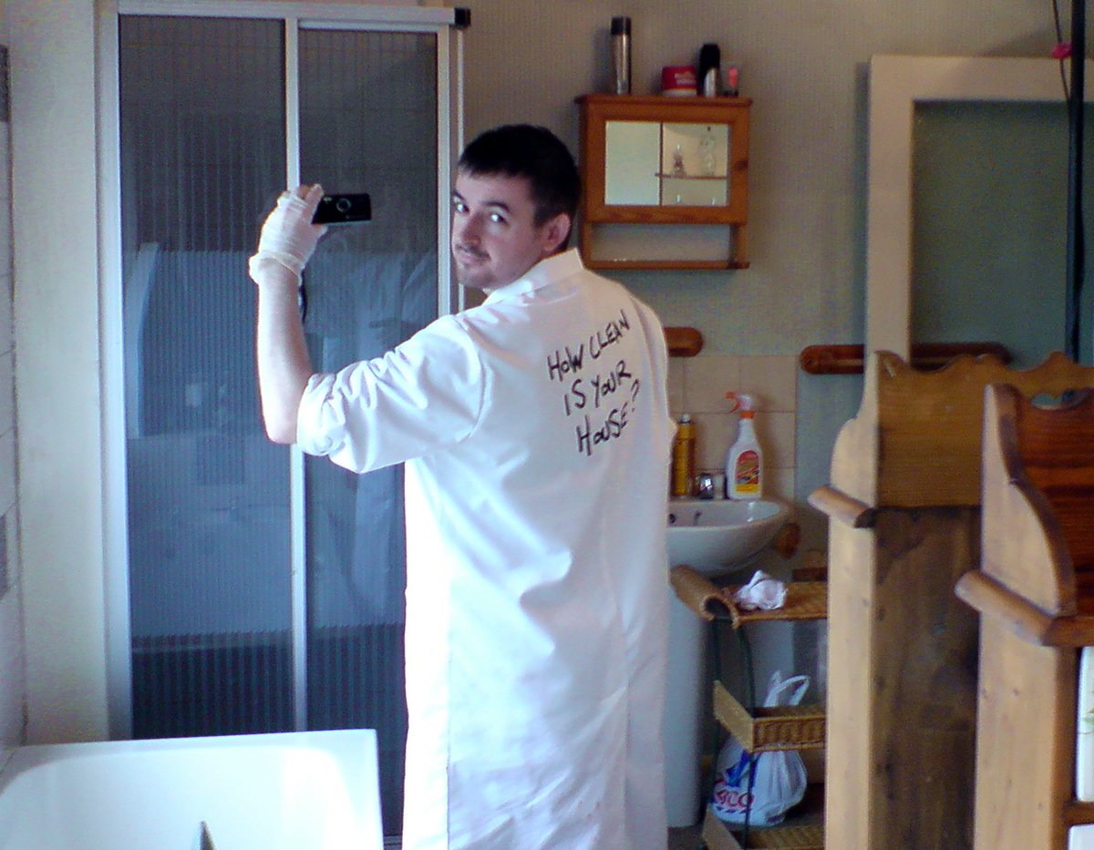 My experience working with Kim Woodburn on How Clean is Your House?

I was head of the cleaning team from 2003-2009

#howcleanisyourhouse #kimwoodburn #fyp #cleantok #cleaningtiktok

tiktok.com/@howcleaner/vi…