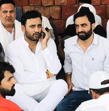 स्वर्गीय श्री रामसिंह जी वाली झलक आप मे नजर आती है
आपसे हमें बहुत उम्मीद है काफी हद तक आप खरे उतरे भी है
आपकी यह ऊर्जा बनी रहे 😍🔥
Love u <a href="/Vikramsbishnoi/">Vikram Singh Bishnoi</a>