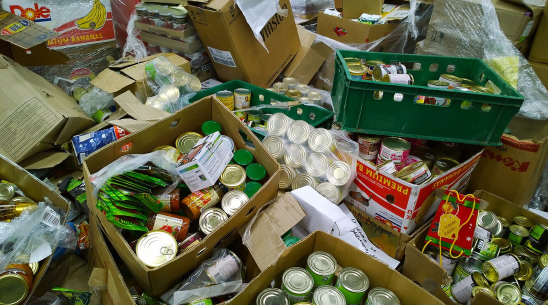 Cada año, toneladas de comida acaban en la basura por una simple razón: la fecha de caducidad.

Pero lo impactante, hay alimentos que, aunque tengan fecha, no caducan.

Este descubrimiento puede cambiar tu forma de comprar y conservar alimentos.

Lee atentamente:🧵