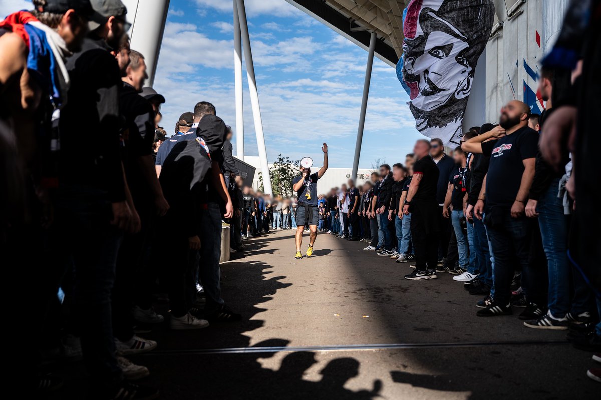 Exclusif : Lyon 1950 raconte ses 15 ans ! (Lyon 1950, épisode 21)

Dans notre nouvel épisode, le groupe ultra du virage Sud, qui a fêté ses 15 ans durant la saison 2024-2025, évoque cet anniversaire et son avenir.

Photos : Lyon 1950