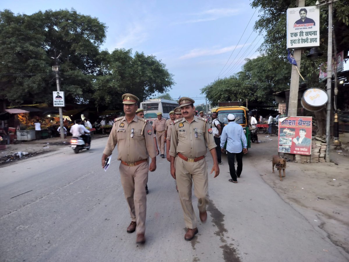 Rampur police (@rampurpolice) on Twitter photo #рдПрд╕рдкреА_рд░рд╛рдордкреБрд░ рдХреЗ рдирд┐рд░реНрджреЗрд╢рди рдореЗрдВ рдерд╛рдирд╛ рд╕реИрдлрдиреА #RampurPolice рджреНрд╡рд╛рд░рд╛ рдЕрдкрд░рд╛рдз рдирд┐рдпрдиреНрддреНрд░рдг, рдХрд╛рдиреВрди/рд╢рд╛рдиреНрддрд┐ рд╡реНрдпрд╡рд╕реНрдерд╛ рддрдерд╛ рдЬрдирдорд╛рдирд╕ рдореЗрдВ рд╕реБрд░рдХреНрд╖рд╛ рдХреА рднрд╛рд╡рдирд╛ рдЬрд╛рдЧреГрдд рдХрд░рдиреЗ рдХреЗ рджреГрд╖реНрдЯрд┐рдЧрдд рдерд╛рдирд╛ рдХреНрд╖реЗрддреНрд░рд╛рдиреНрддрд░реНрдЧрдд рдкреИрджрд▓ рдЧрд╕реНрдд рдХреА рдЧрдпреАред
#UPPolice
#Footpatrolling #рдПрд╕рдкреА_рд░рд╛рдордкреБрд░ рдХреЗ рдирд┐рд░реНрджреЗрд╢рди рдореЗрдВ рдерд╛рдирд╛ рд╕реИрдлрдиреА #RampurPolice рджреНрд╡рд╛рд░рд╛ рдЕрдкрд░рд╛рдз рдирд┐рдпрдиреНрддреНрд░рдг, рдХрд╛рдиреВрди/рд╢рд╛рдиреНрддрд┐ рд╡реНрдпрд╡рд╕реНрдерд╛ рддрдерд╛ рдЬрдирдорд╛рдирд╕ рдореЗрдВ рд╕реБрд░рдХреНрд╖рд╛ рдХреА рднрд╛рд╡рдирд╛ рдЬрд╛рдЧреГрдд рдХрд░рдиреЗ рдХреЗ рджреГрд╖реНрдЯрд┐рдЧрдд рдерд╛рдирд╛ рдХреНрд╖реЗрддреНрд░рд╛рдиреНрддрд░реНрдЧрдд рдкреИрджрд▓ рдЧрд╕реНрдд рдХреА рдЧрдпреАред
#UPPolice
#Footpatrolling