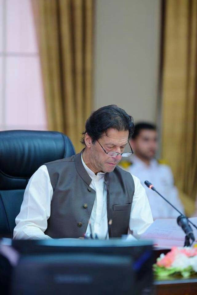 جو ملک کی خاطر بات کرے 
جو ملک کی خاطر کام کرے تو ظاہر ہے کہ اس کے خلاف والے لوگ اس لیڈر کو کبھی آگے نہیں آنے دیں گے 
مگر مجھے اپنے سوہنے رب العالمین پر پورا پورا بھروسہ ہے کہ وہ بہت جلد منظرِ عام پر آئیگا 

#حبسِ_بےجا_میں_قید_شہزادہ 
#بس_خان_چاہیے