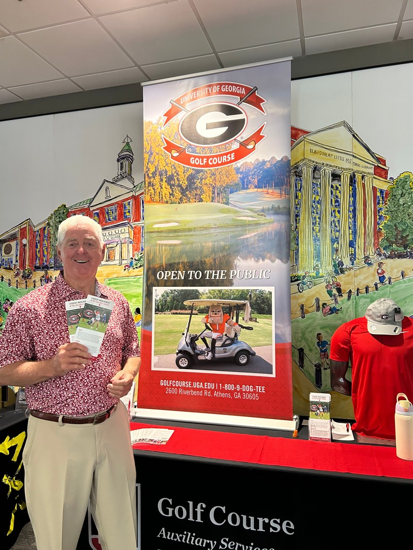 INCOMING STUDENTS📢📢 
Want to play or work at the UGA Golf Course? Swing by our table at the Tate Student Center during orientation to learn more! Don Niepoth, the legend himself, will be there to answer all your questions. Don’t miss out!