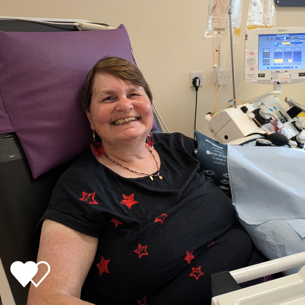 When Miranda turned up to donate wearing blood bag earrings, we had to get a photo! 📸

She started donating blood at 18 before switching to platelets in 1990.

Now 62, Miranda has donated blood and platelets more than 500 times! 🙌

Thank you Miranda! 💛