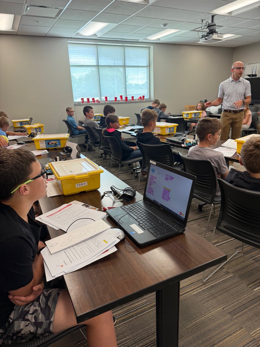 Big thanks to everyone who made our recent Robotics Camps in O’Neill a success! 22 students tackled mission challenges with LEGO Robotics, VEX EXP builds designed for competition, while learning engineering design principles and block-style coding.