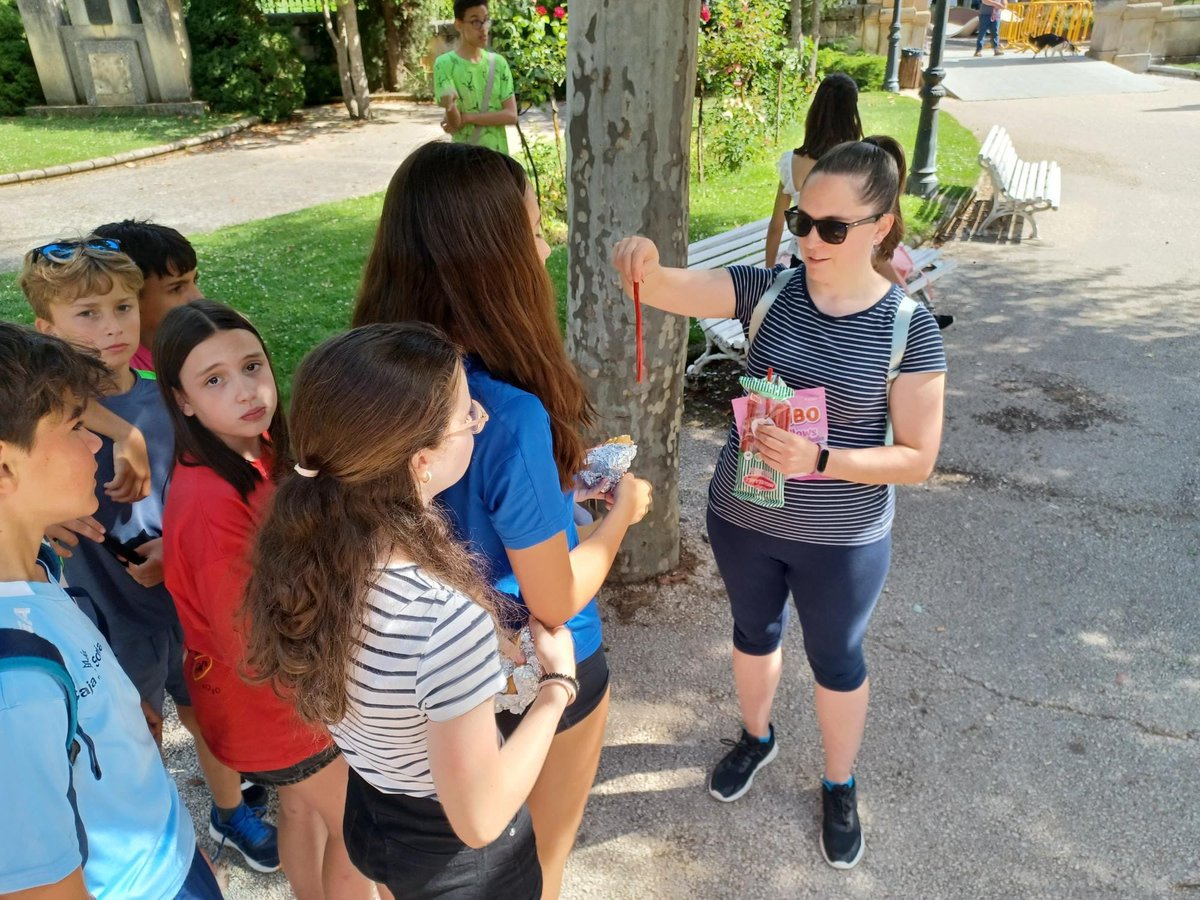 Hemos finalizado el curso con 1°ESO en la Dehesa con un taller de huellas y rastros. Hemos aprovechado el espacio para que chicos/as completaran una gymkana sobre plantas, árboles y principales especies de nuestro entorno. #Mxns