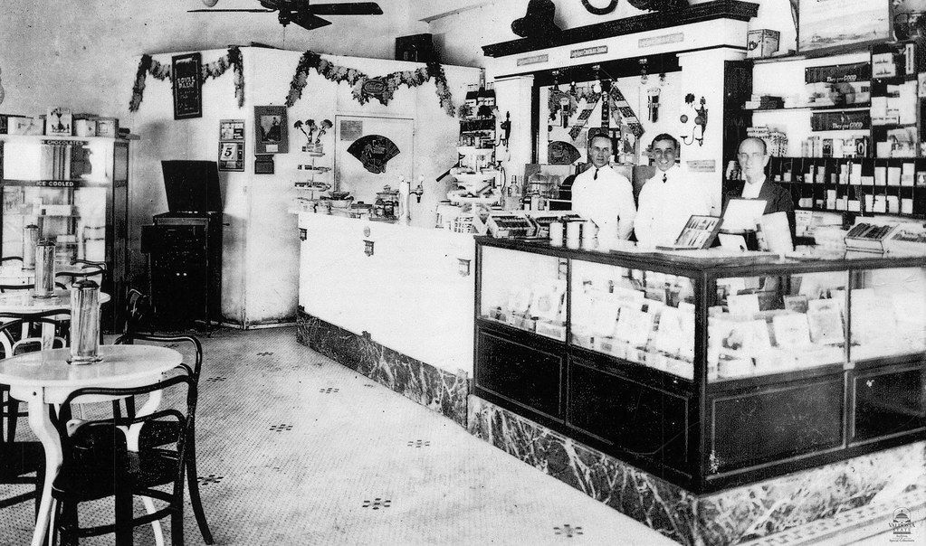 VStateArchives's tweet image. Historic street scenes + businesses photographs from Quitman, GA, now online!  #CommunityArchives #BrooksCountyHistory #HistoricPreservation buff.ly/k0ncNMI