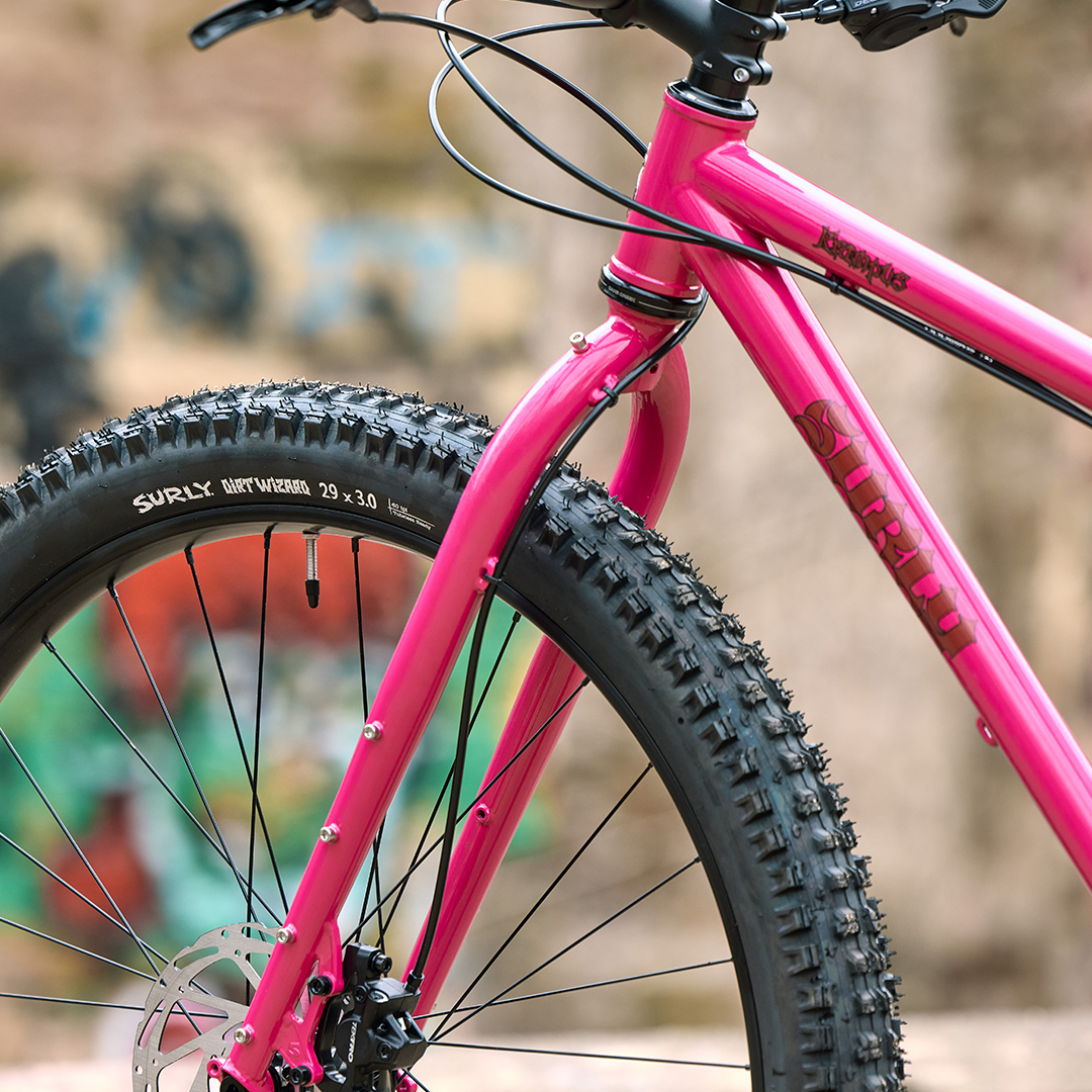 When we need to fill the plus size tire hole in our hearts, Krampus obliges. Our refreshed and rigid 29er is ready to load up and roll over some trail detritus in a new Prickly Pear. 

surlybikes.com/collections/kr…