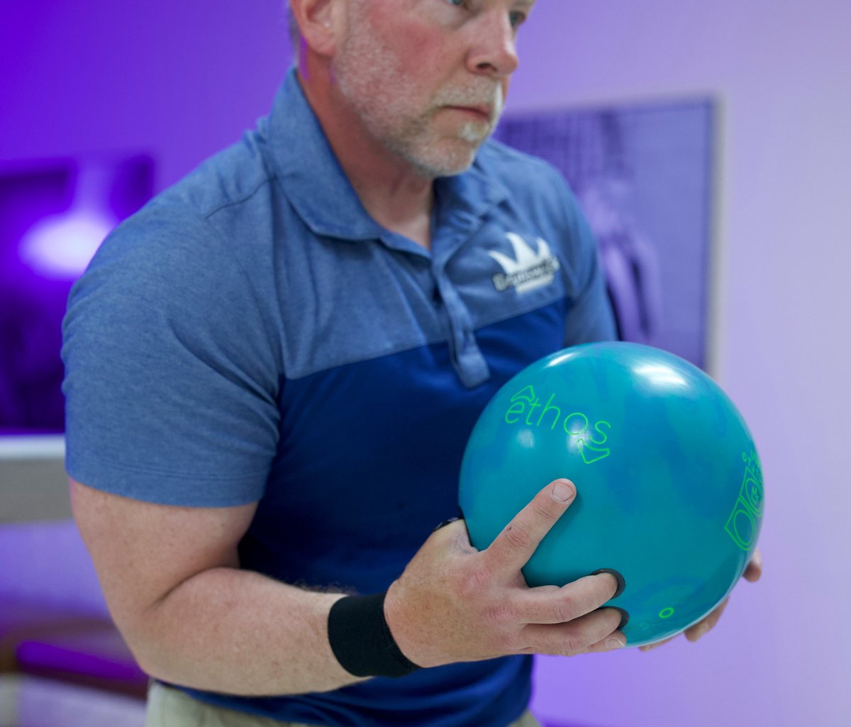 Brunswick's tweet photo. Old school Brunswick ball motion! Smooth. Controlled. Strong.
#BrunswickBowling #EthosSolid https://t.co/1hpFfYELiz