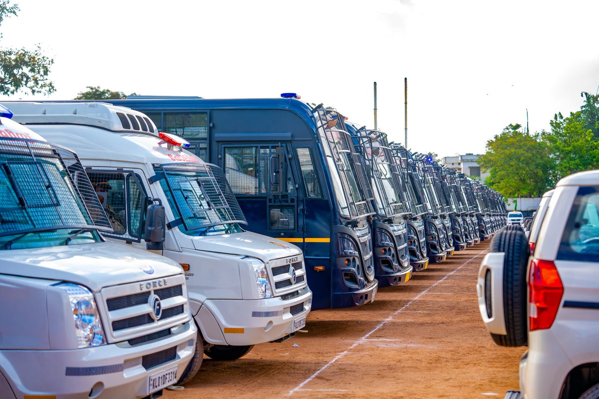 CMO Kerala (@cmokerala) on Twitter photo CM @pinarayivjayan flagged off 241 new vehicles added to <a href="/TheKeralaPolice/">Kerala Police</a> fleet, aimed at enhancing operational efficiency and infrastructure. This addition will strengthen the force’s reach and responsiveness in today’s fast-paced world. CM @pinarayivjayan flagged off 241 new vehicles added to <a href="/TheKeralaPolice/">Kerala Police</a> fleet, aimed at enhancing operational efficiency and infrastructure. This addition will strengthen the force’s reach and responsiveness in today’s fast-paced world.