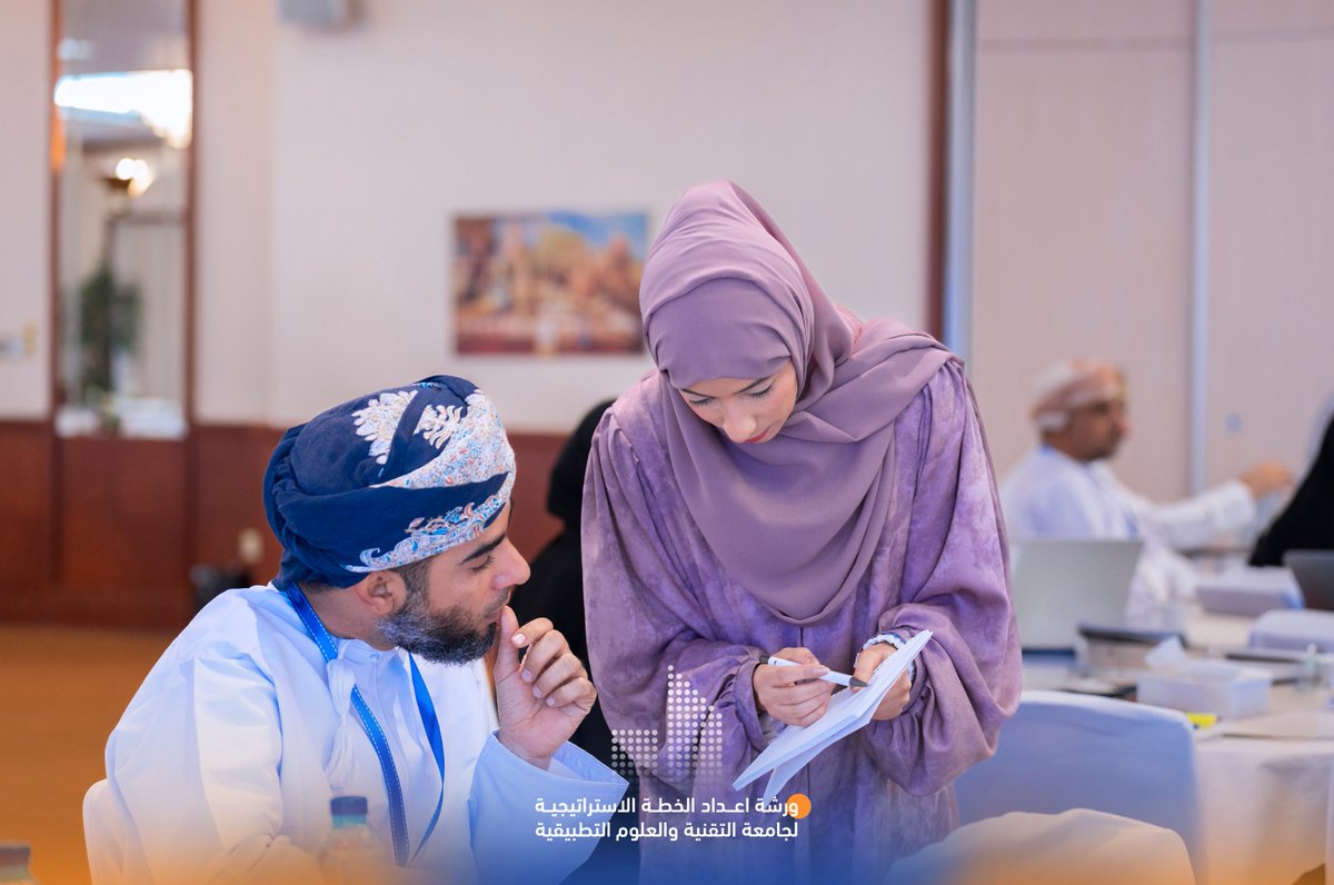 أتاحت الورشة بيئة عمل تفاعلية مكّنت المشاركين من مناقشة التحديات، وتبادل الرؤى، وتوحيد التوجهات المؤسسية، تمهيدًا لصياغة وثيقة استراتيجية شاملة تعكس طموحات الجامعة وتطلعات جميع منتسبيها.
وتعتزم الجامعة مواصلة هذا الزخم من خلال تنفيذ سلسلة ورش عمل تشاركية قادمة، تضمن إشراك جميع