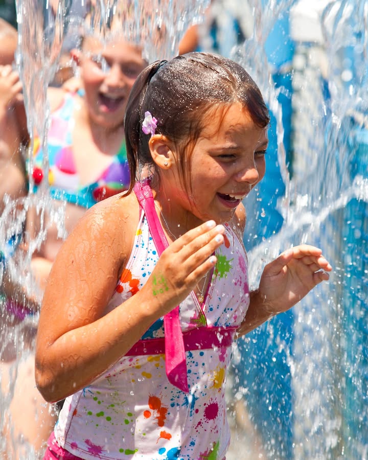 🥳 Summer is officially here! Soak up the sun and make a splash with us at #SixFlagsWhiteWater.