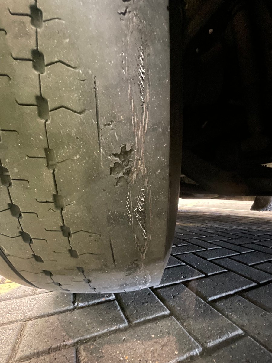 DVSAEnforcement's tweet photo. Cor'd Blimey - 1️⃣ non-compliant HGV Driver at #FelixstowePort🔥

3️⃣ Immediate Prohibitions for a deep cut and cords exposed on 3️⃣ tyres🚨

£1️⃣0️⃣0️⃣fine

Journey disrupted✅
Unsafe vehicle taken off the road✅

#DVSA #KeepingRoadsSafe #KeepingPublicSafe #TyreIssues #CordsandCuts https://t.co/hdiKt8DOQ0