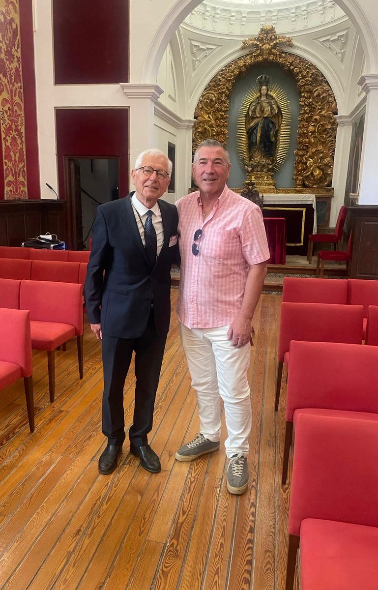 paseandoydescu's tweet photo. Primeros contactos con la delegación de Agen para intercambio de senderismo cultural, conversaciones fructíferas con el Vice-presidente del Comité de jumelage Agen - Tolède Don. Jean-Paul Tixier y presentación en el Ayuntamiento de Toledo ante los alcaldes de Toledo y Agen. https://t.co/duT6RheWT3