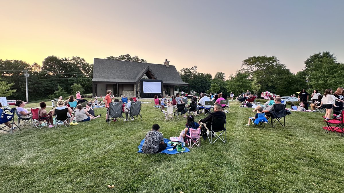 🎬 Tonight’s the night! The weather is beautiful—spend your first summer Friday with us at Movies in the Park! 🌞
🎥 Top Gun: Maverick
📍 Skees Senior Center, 7431 US 42
🕣 Arrive by 8:30 PM | Movie at dusk
#FlorenceKY #MoviesInThePark #FreeEvent