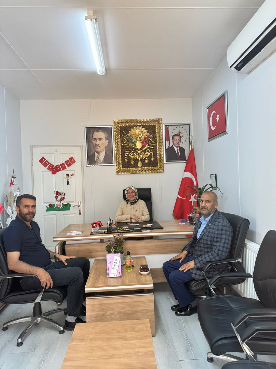 İlçemizin kıymetli muhtarlarından Yakuplu Mahalle Muhtarı Nurten Çalışkancı ile bir araya geldik. Mahallemizin sorunlarını, taleplerini ve çözüm yollarını konuştuk. Ortak akılla, birlikte daha güzel bir gelecek mümkün!