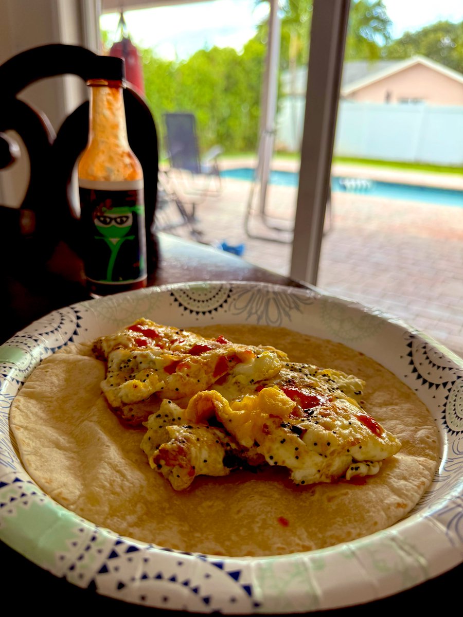 I have had the pleasure of calling this cool mfer a friend here for a while now and also jazz up my taco creations w his Ninja hot sauce that he sent to me along w a bag of goodies just for holding his NFTs. The sauce has made a big difference in my sex life among other things