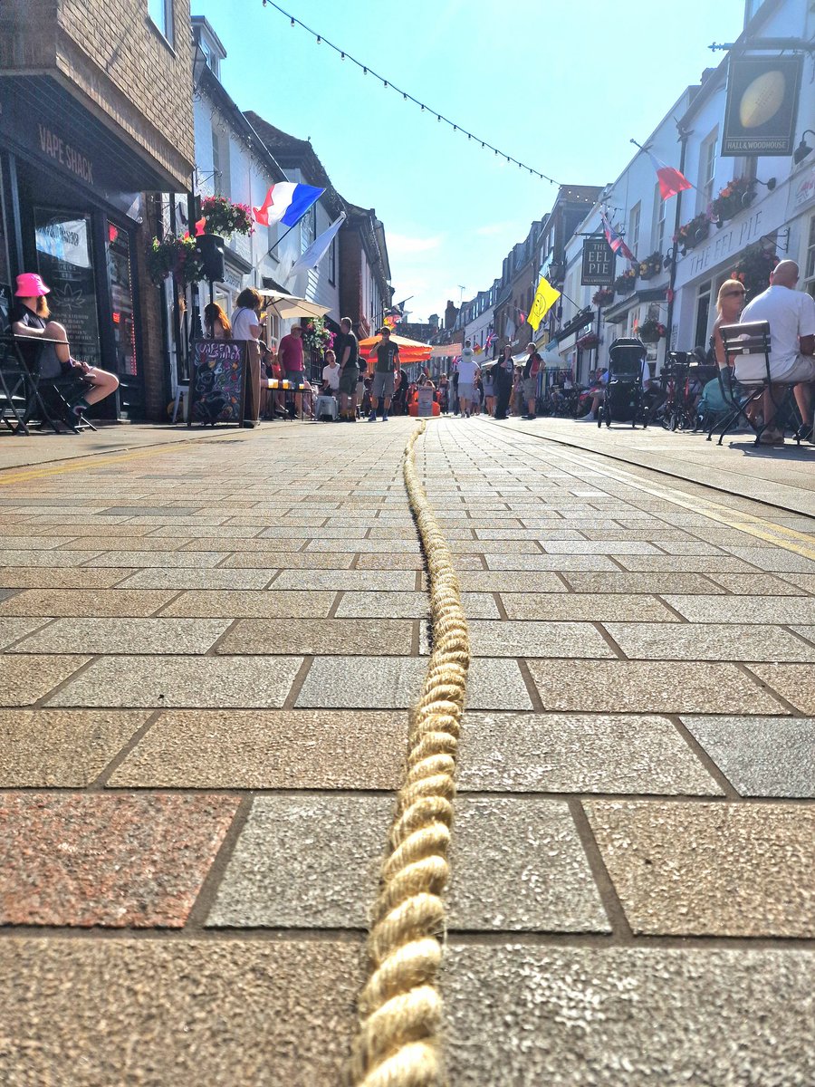 KaptainKwack's tweet image. It's tim for the annual Church Street Tug of War !!!
@DiscoverTwick #Twickenham @Brewery_Market @eelpierecords