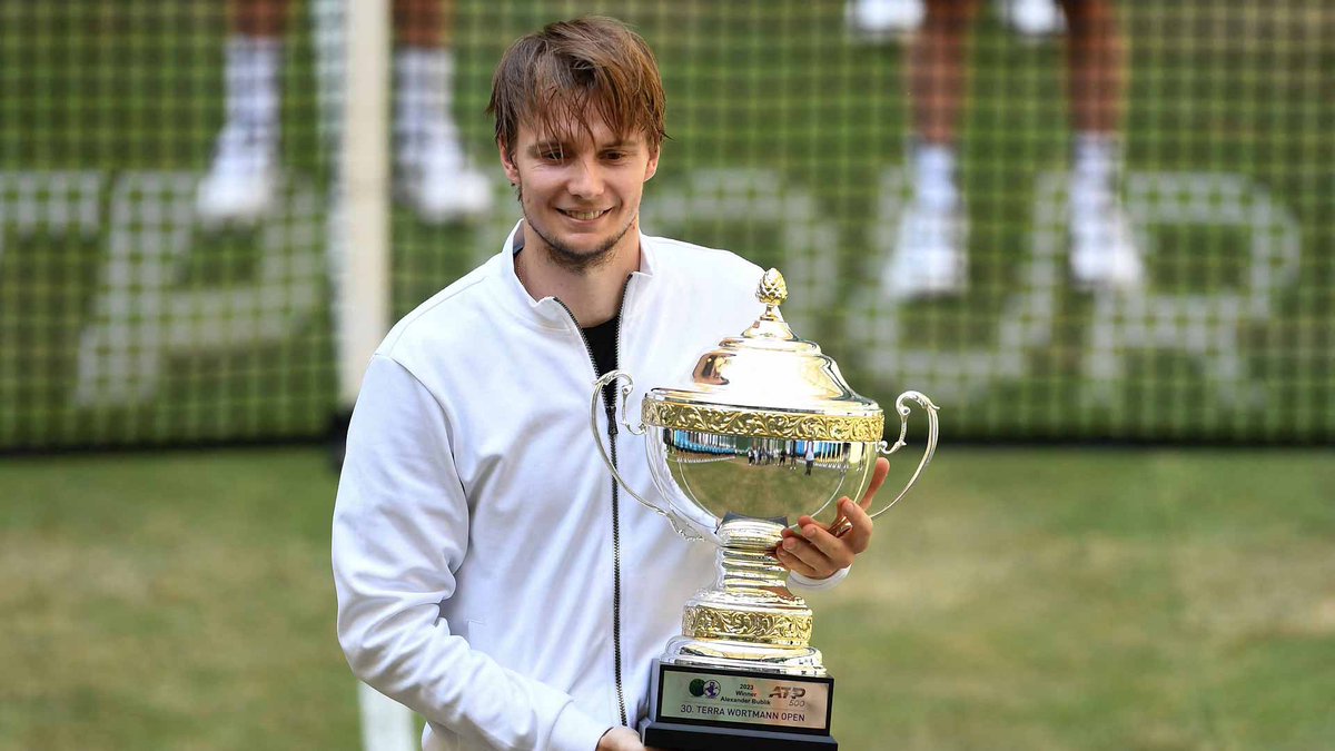 R3bets_'s tweet photo. Este tio lo va a volver a hacer #HalleOpen https://t.co/Bp5MhKlKqL