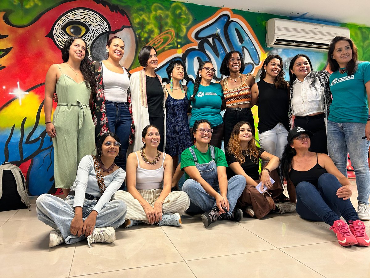 KarenVivasB's tweet image. Compartiendo saberes y sentires. Este martes y miércoles estuvimos con jóvenes, grupos de mujeres y huertas comunitarias, uniendo voces y manos en cantos, olla comunitaria, memorias vivas y reflexiones profundas. Con la visita de Susana Muhamad #Comunidad #Mujeres #Huertas