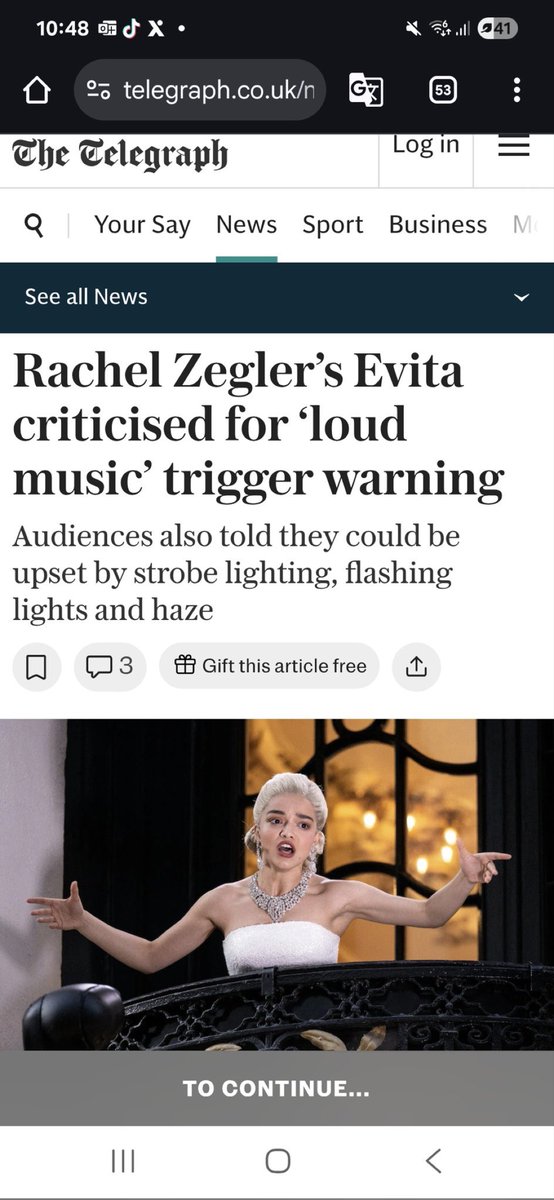La campaña para atacar a Rachel Zegler por cualquier cosa que nada tiene que ver con ella está llegando al punto del ridículo. Están a punto de sacar la nota: “Rachel Zegler provoca coraje entre la gente porque hay tráfico para llegar a su obra”.