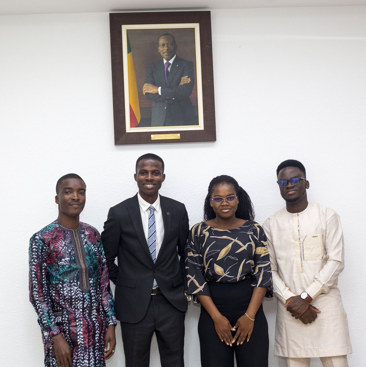 Le Dictionnaire des Langues béninoises est le travail acharné de plus de 30 jeunes ! 
Soutenez la dynamique pour porter l’ambition : bit.ly/3ZClounon ! 
#DicoBéninois
#LanguesBéninoises
#IamYourClounon 🇧🇯❤