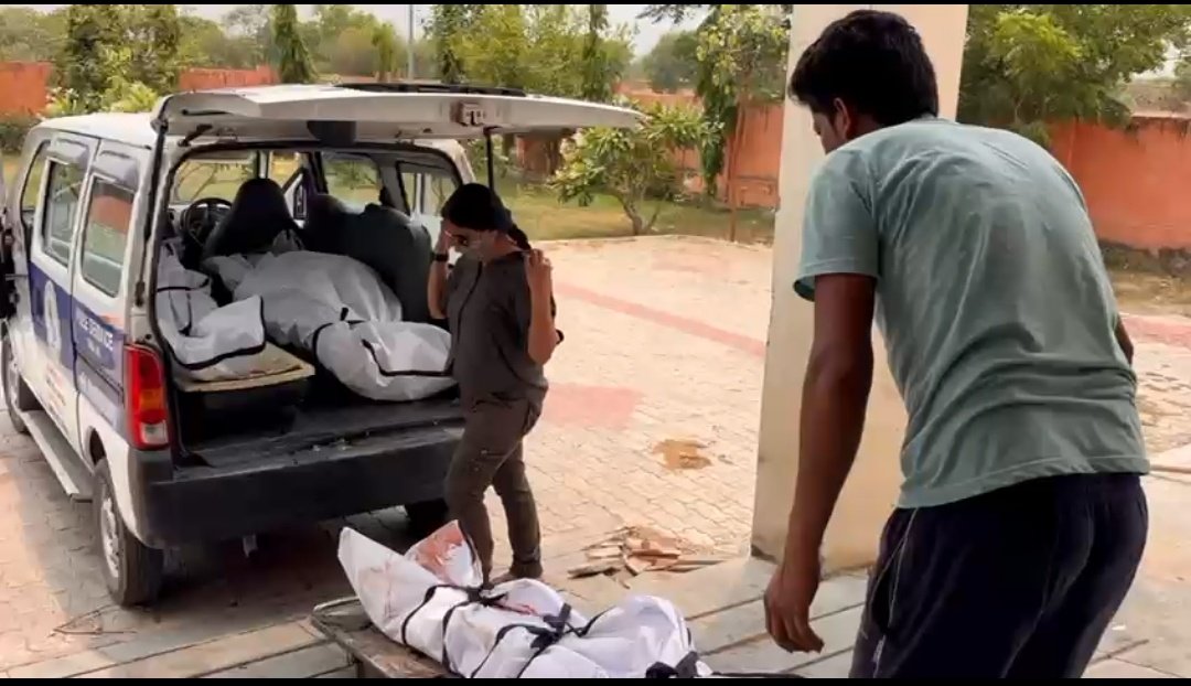 iamvershaverma's tweet image. Temperature 44°
Foul smell
Several dead bodies
Determination
Ek koshish aisi bhi
