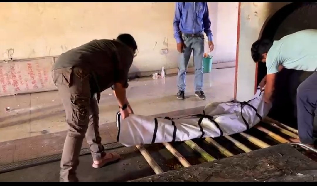 iamvershaverma's tweet image. Temperature 44°
Foul smell
Several dead bodies
Determination
Ek koshish aisi bhi