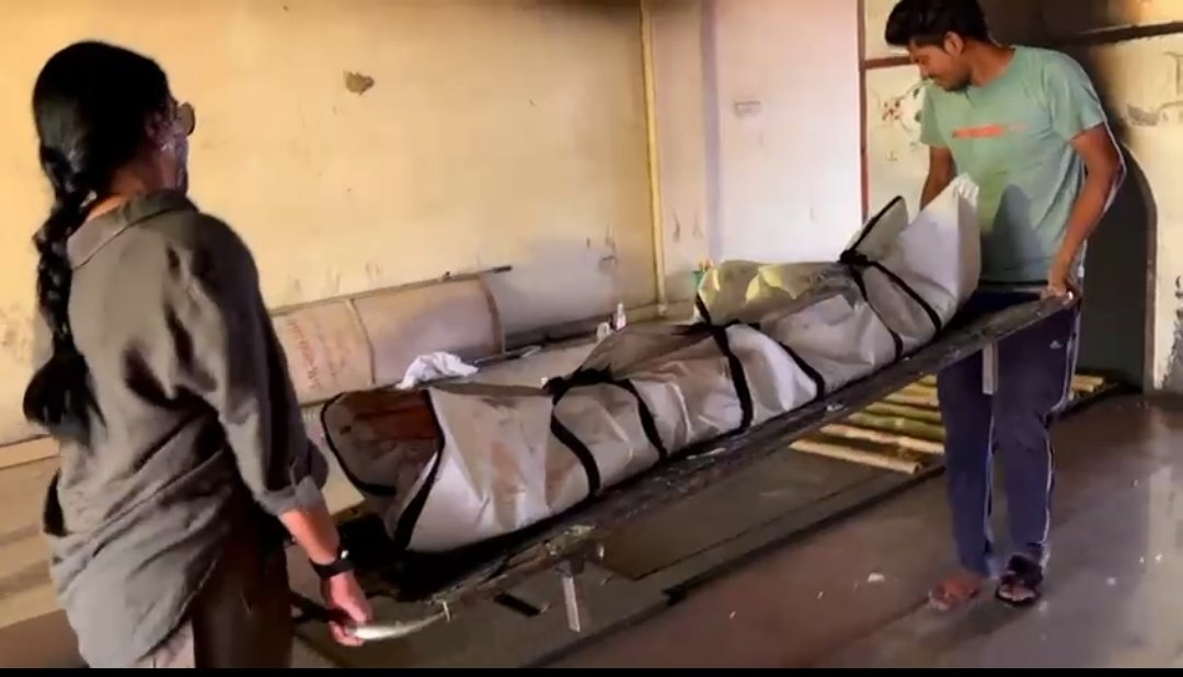 iamvershaverma's tweet image. Temperature 44°
Foul smell
Several dead bodies
Determination
Ek koshish aisi bhi