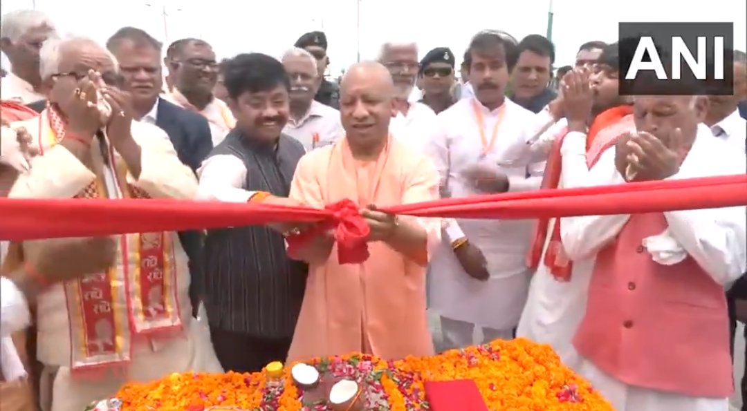 TheDailyUpdatee's tweet photo. @MumbaichaDon Yogi built a lifeline, Akhilesh built a lane — that’s the difference Samajwadis can’t grasp! 🚀 #UPYogiExpressway https://t.co/6pjxV7KrDH