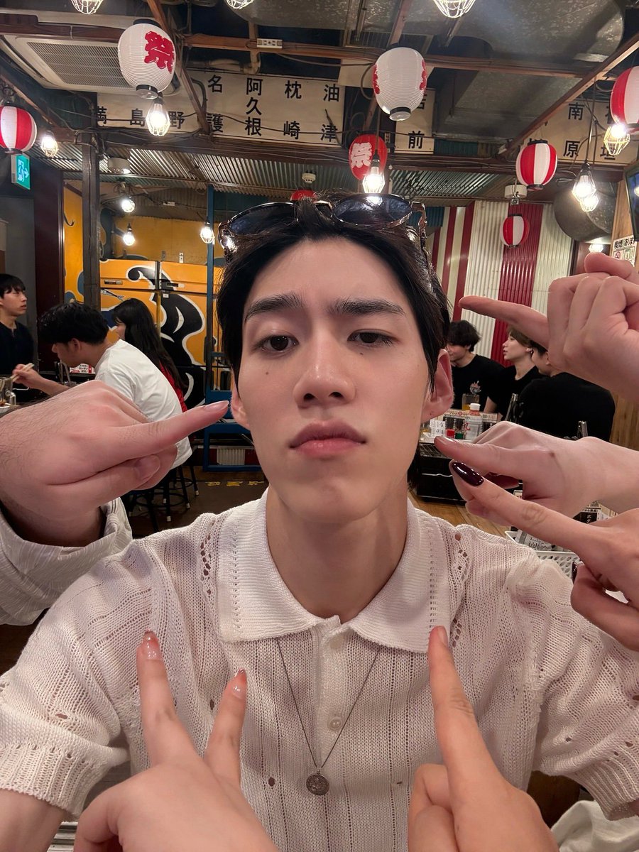 อันนี้เหมือนเวลาพวกเพื่อนชี้ถ่ายเพื่อนที่จะแต่งงานเลย ว้ายยยยยยยยยย สงสัยจะเป็นทริปสละโสดจริงๆ 😌