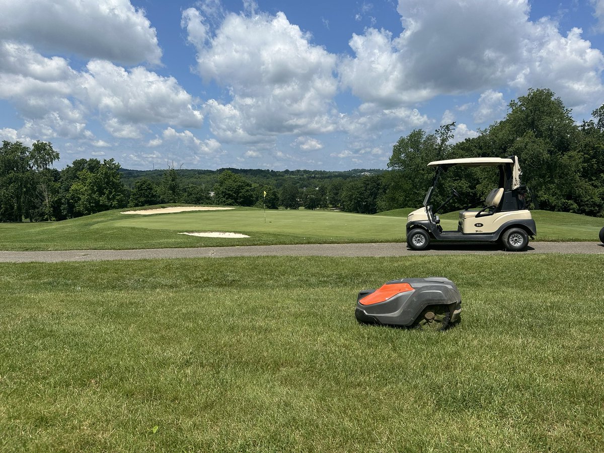 PollioNick's tweet image. Hey @byHennen did you install these robots at Cedarbrook? The future is here! @synatek
