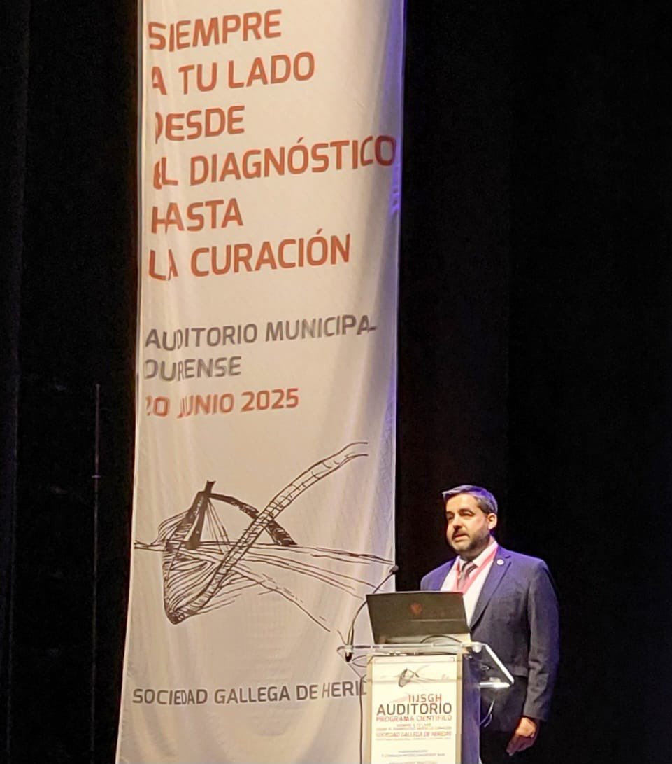 PedroGilManso's tweet photo. Todo un orgullo hablar del Diagnóstico, prevención y tratamiento del pie diabético en la II Jornada Intercongresos de la Sociedad Gallega de Heridas  con un Auditorio Municipal de Ourense lleno de magníficos profesionales expertos en el cuidado y tratamiento de heridas crónicas. https://t.co/qn40ryH6Xf