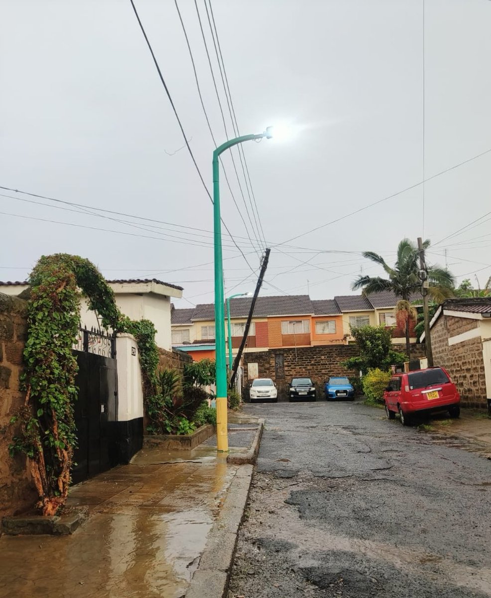 Lasera_Southy's tweet photo. Fallen cable at Amani Court Southlands, reported last week Friday when the situation was better. Today some cables are on the ground. Outage  &amp; risk of electrocution of esp children is high in this wet weather, can we get an emergency response? @KenyaPower_Care @KenyaPower https://t.co/KejzHC9xaf
