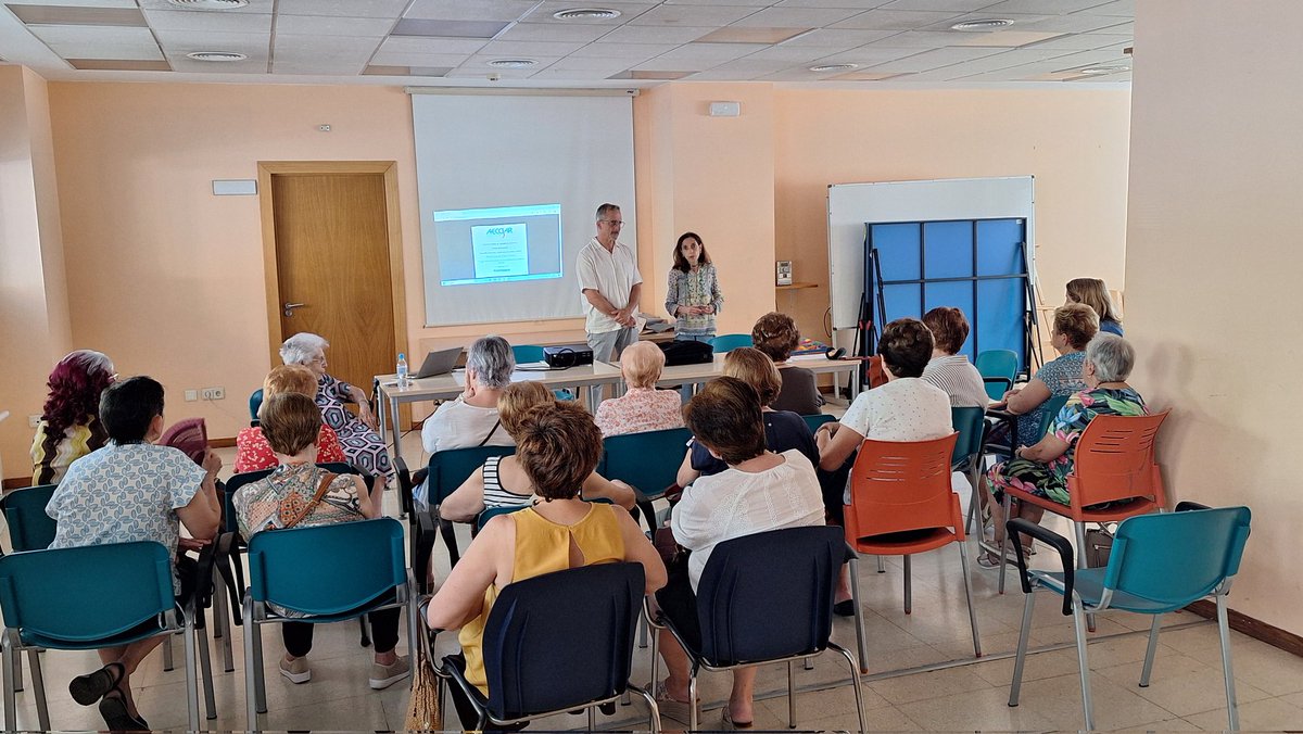 Estamos en nuestra #Asamblea en el Centro de Asociaciones de #Alcorcón.  

Inaugura la jornada el Concejal de Salud Pública, Consumo y Sanidad Animal, D. Eduardo Olano