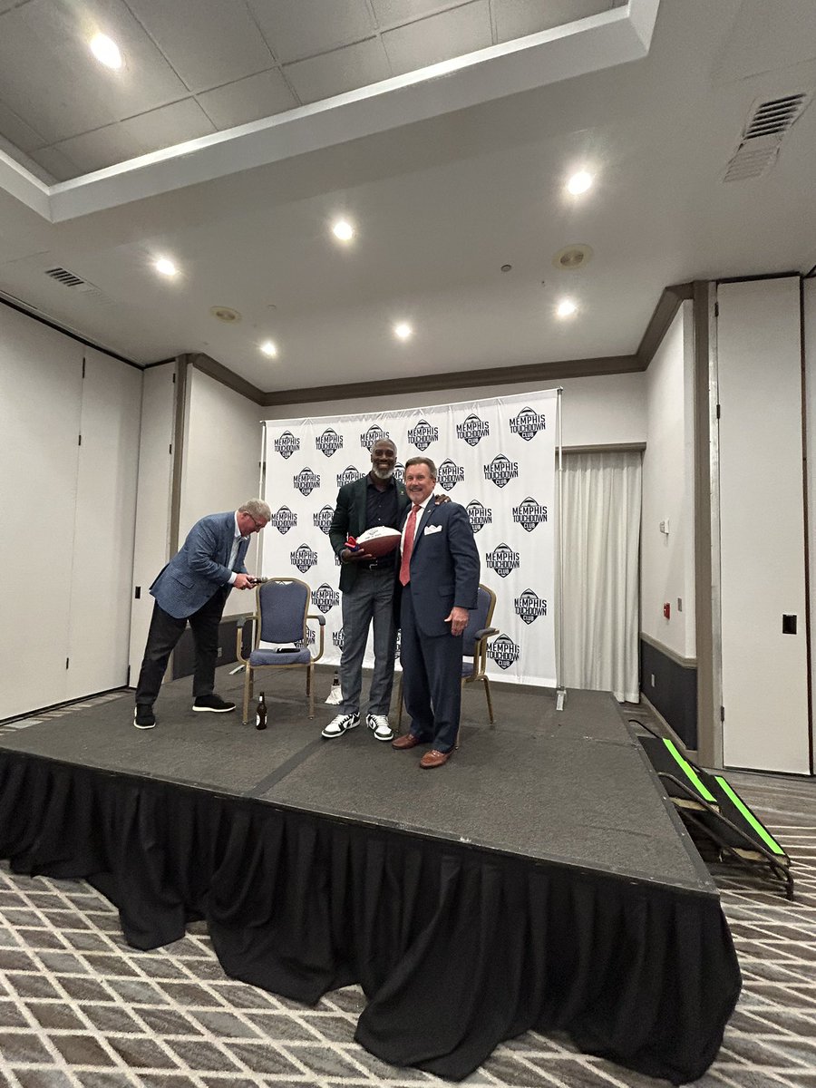 TDClubMemphis's tweet image. We wrapped up our Spring Speaker series on June 16th with former @AlabamaFTBL star @Harp41.   Great to hear his story about Alabama football and winning a Super Bowl