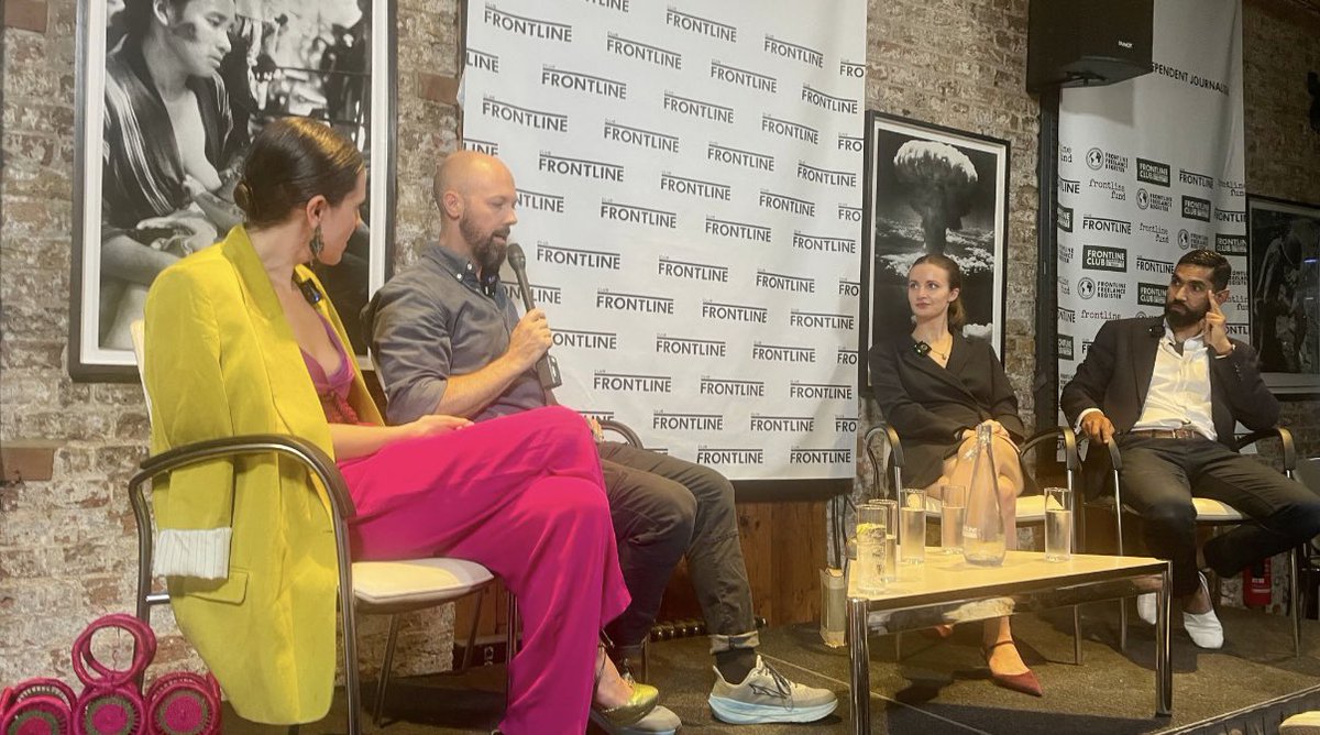 Leila_MA's tweet image. Thank you to everyone who joined us for this fantastic event @frontlineclub last night. Full of vibrant analysis from our expert panel @tamhussein @CarolineRose8 & @JohnDrtrs, and a packed-out audience brimming with great questions about Syria’s future.