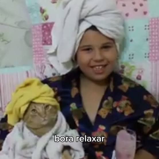 A vida da princesa que tá assistindo série a manhã toda, fugindo das mais de 300 páginas que precisa ler.