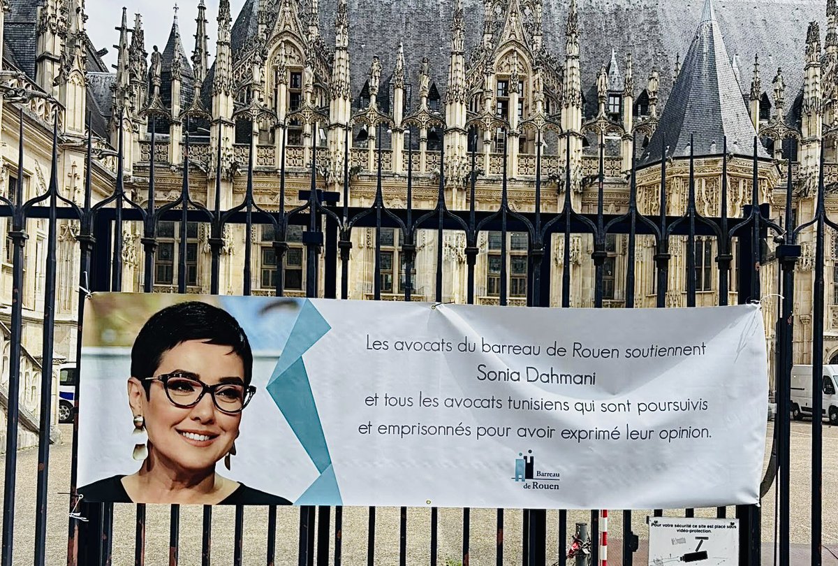 Alors que son 3eme procès approche le 30 juin prochain et dans la continuité de notre soutien à notre Consœur Me Sonia DAHMANI, avocate tunisienne actuellement détenue en Tunisie, devenue membre d'honneur du Barreau de Rouen, rassemblement ce jour.