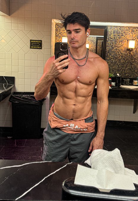Charlie Matthews - Summer shape! https://t.co/A59ZbQCH1Y