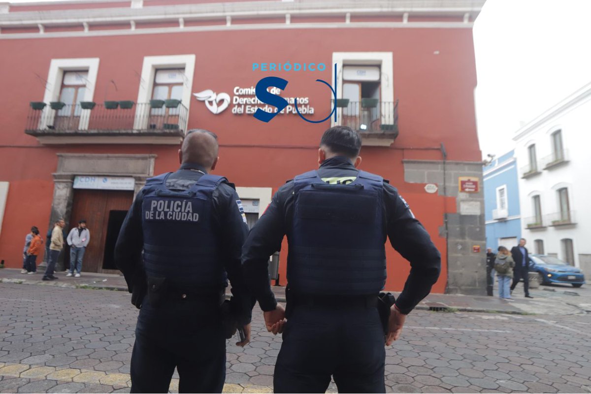 Síntesis Puebla (@sintesisweb) on Twitter photo 🔴 #DebesSaberlo Un grupo de personas se manifestó afuera de la Comisión Estatal de Derechos Humanos contra la nueva ley de "censura" que aprobó el Congreso del Estado.
Vía <a href="/FotoSintesisOB/">Oscar Enrique Bolaño</a> 🔴 #DebesSaberlo Un grupo de personas se manifestó afuera de la Comisión Estatal de Derechos Humanos contra la nueva ley de "censura" que aprobó el Congreso del Estado.
Vía <a href="/FotoSintesisOB/">Oscar Enrique Bolaño</a>