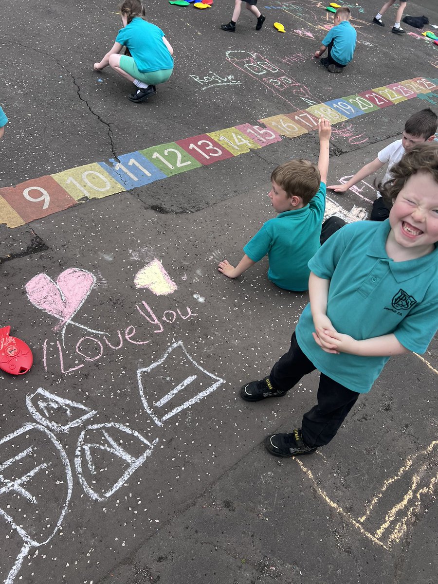 MrsKSimpsonRm1's tweet photo. Pop into Summer Day 3: PJ party and extra break!! ✨ @LawmuirPS https://t.co/bScbWi1m1F