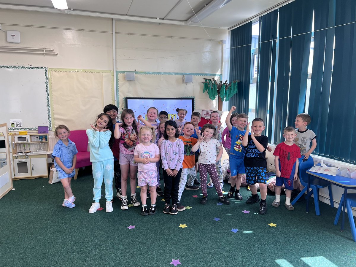 MrsKSimpsonRm1's tweet photo. Pop into Summer Day 3: PJ party and extra break!! ✨ @LawmuirPS https://t.co/bScbWi1m1F