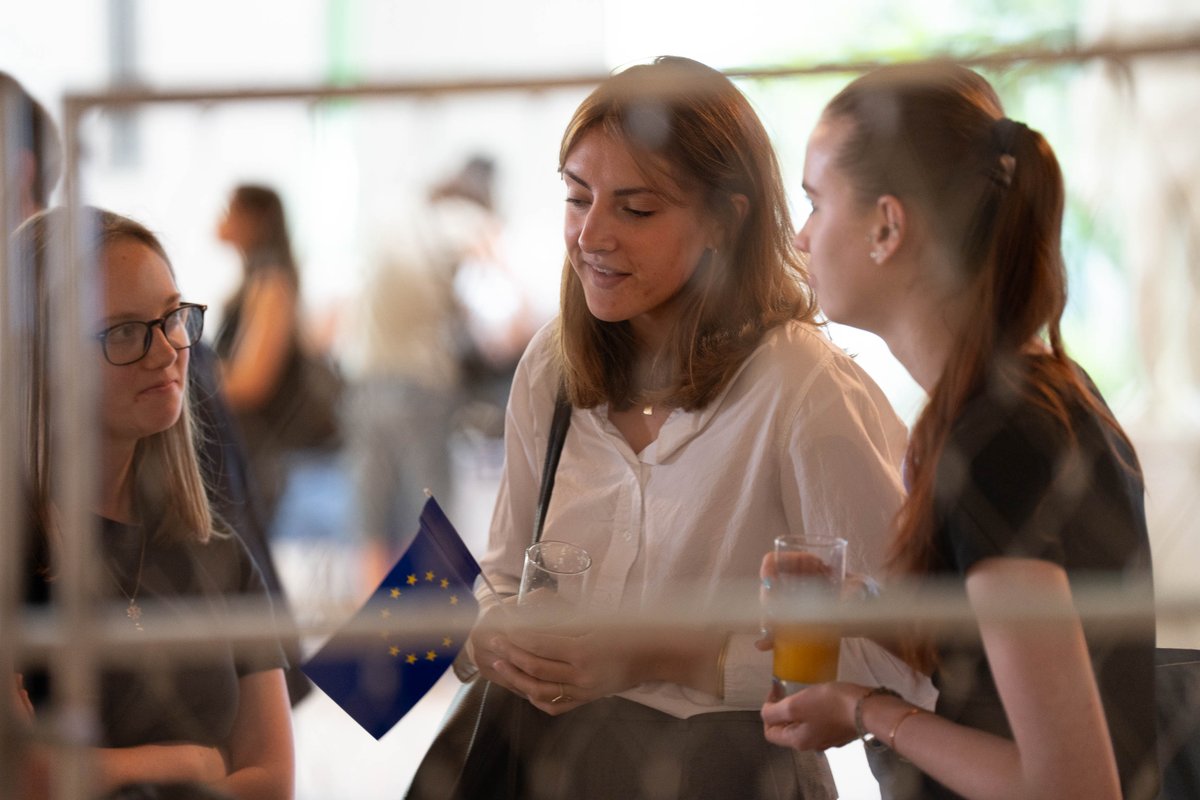 DelorsInstitute's tweet image. 🇪🇺 [#Europe] Pause pédagogique avec des stands et des ateliers lors de notre forum 

Merci à nos partenaires @ErasmusPlusFRJS, @seinesaintdenis, @Europarl_FR, @Alumni_ANE, @JeunesEuropeens, @DelorsEurope &amp;amp; Réseau européen des #migrations

📸 © Leslie Rosenzweig